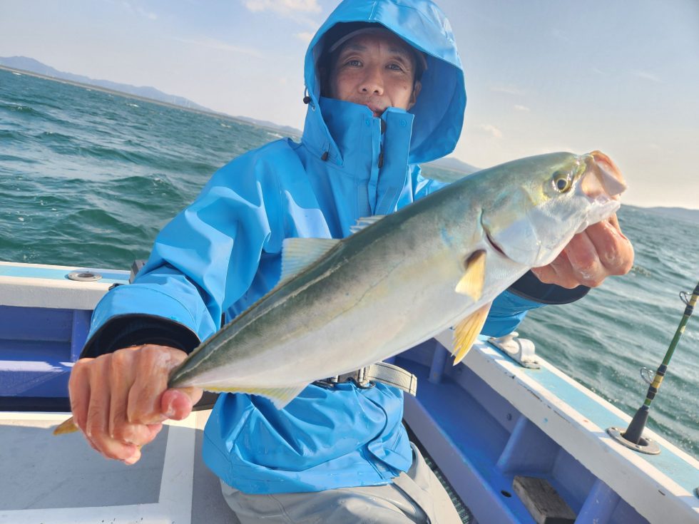 明日、イワシ泳がせ、ウタセ五目釣り、ともに空きでました。予約受付中!