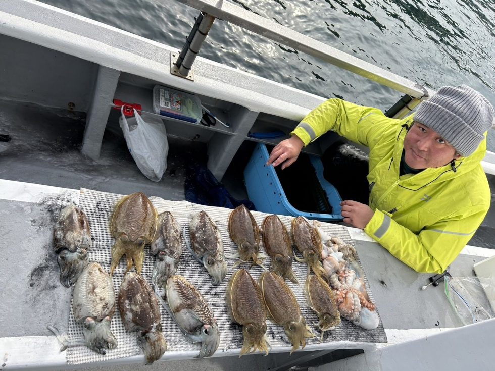 忠栄丸恒例コウイカ釣りへ急げ！