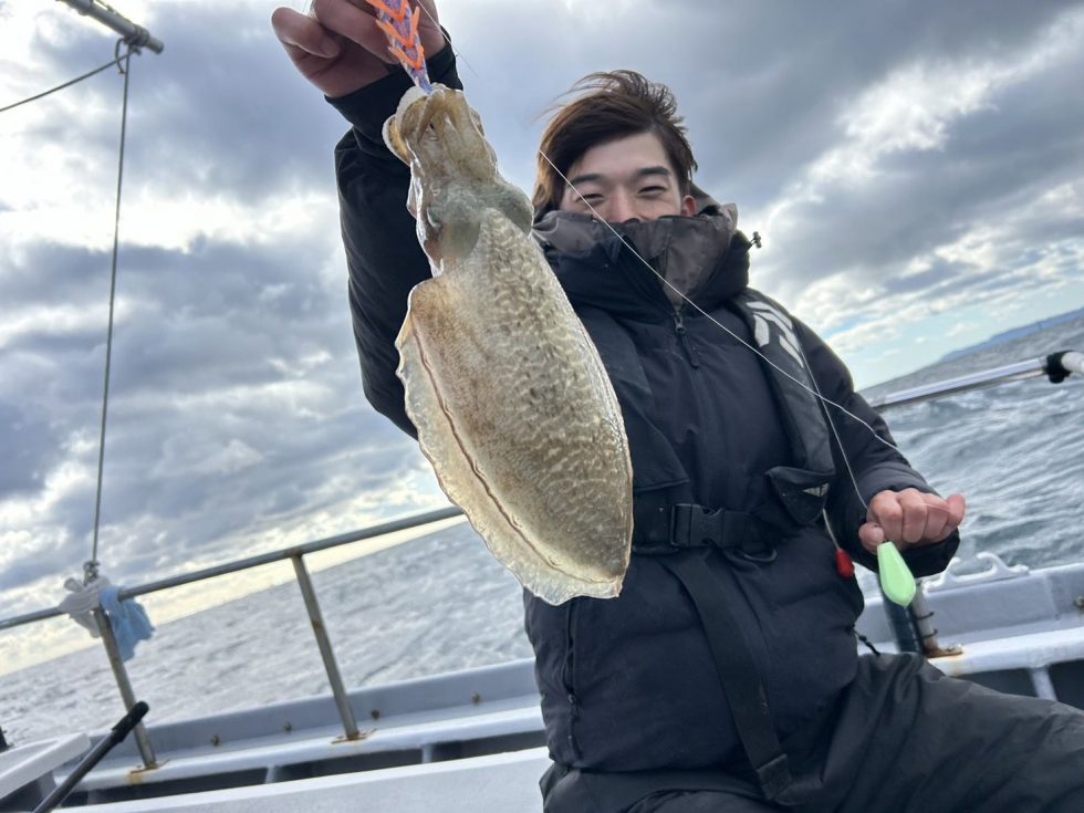 忠栄丸恒例コウイカ釣りへ急げ！