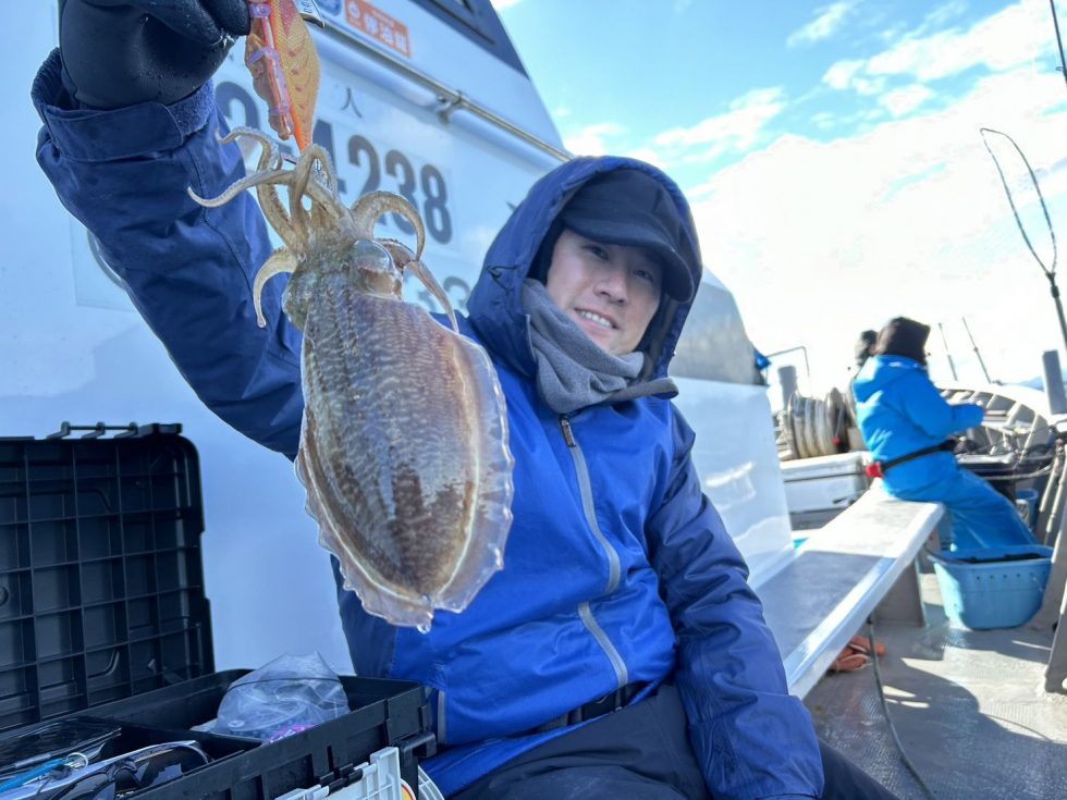 明日(日)も2隻にゆったり分乗します!ご予約お待ちしてます!朝の飛び入りOKです