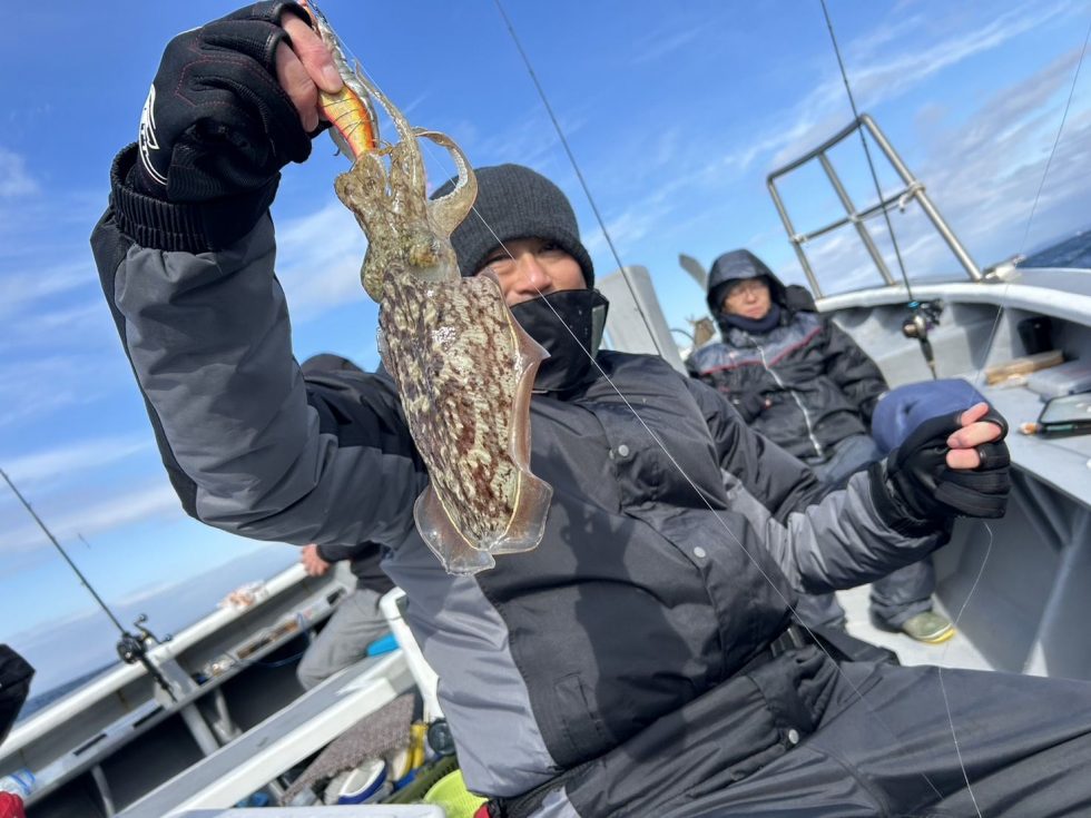 明日(月祝)コウイカ出船確定、泳がせ募集中