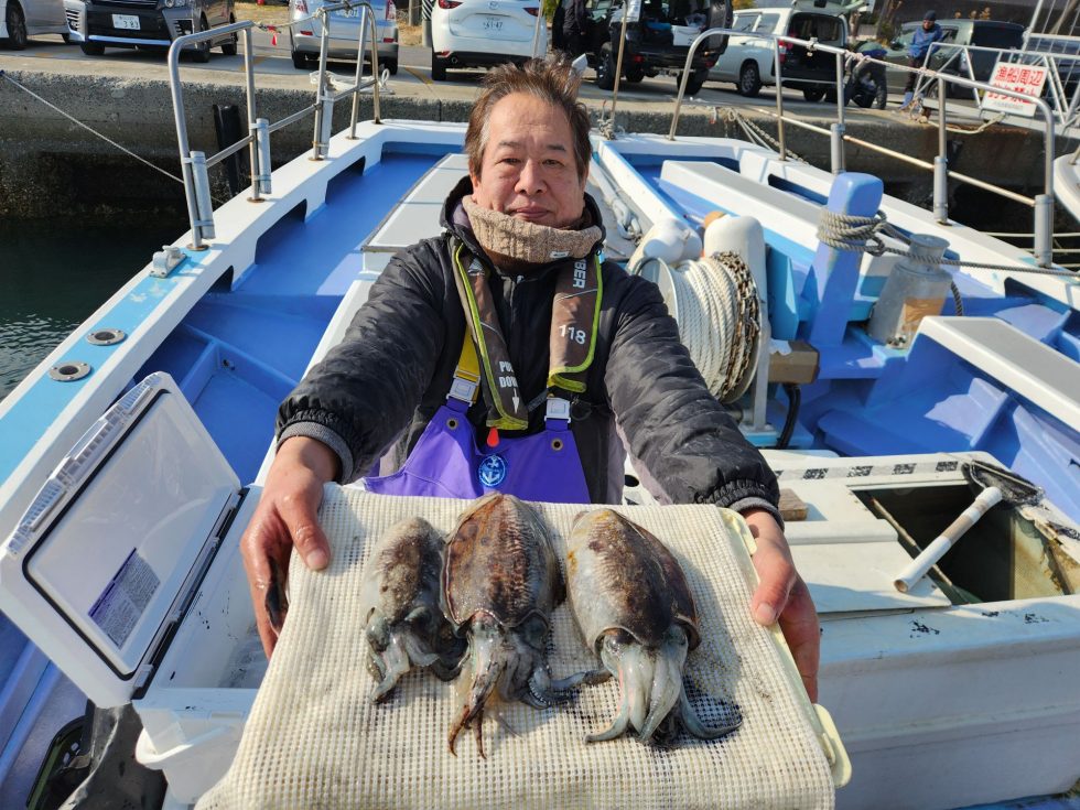 忠栄丸恒例コウイカ釣りチャンス！