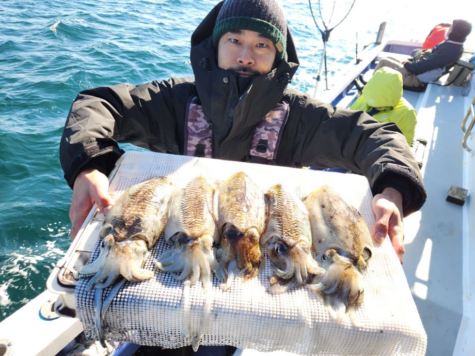 忠栄丸恒例コウイカ釣りへ！