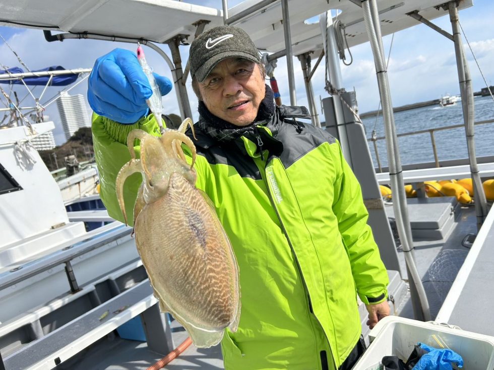 明日(日)２隻分乗です、朝の飛び入りOKですよ
