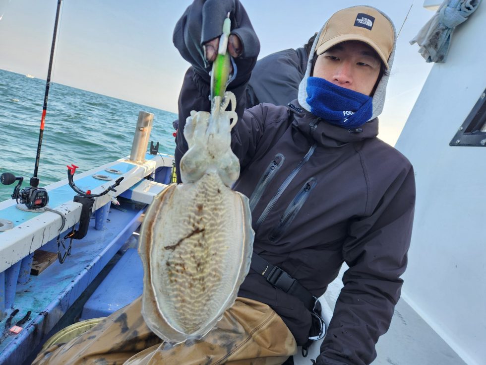 ２隻に分乗ゆったり釣行でした