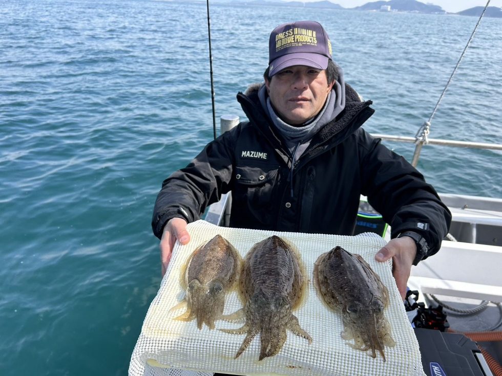 明日(月)ご予約お待ちしてます