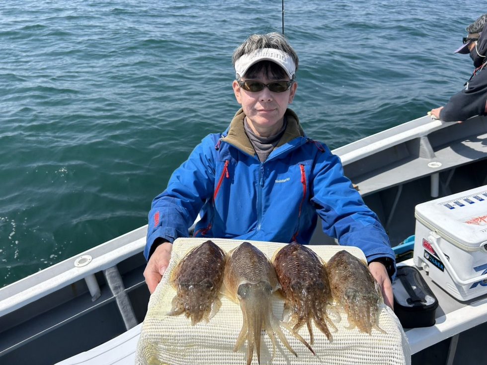 忠栄丸恒例コウイカ釣りへ！