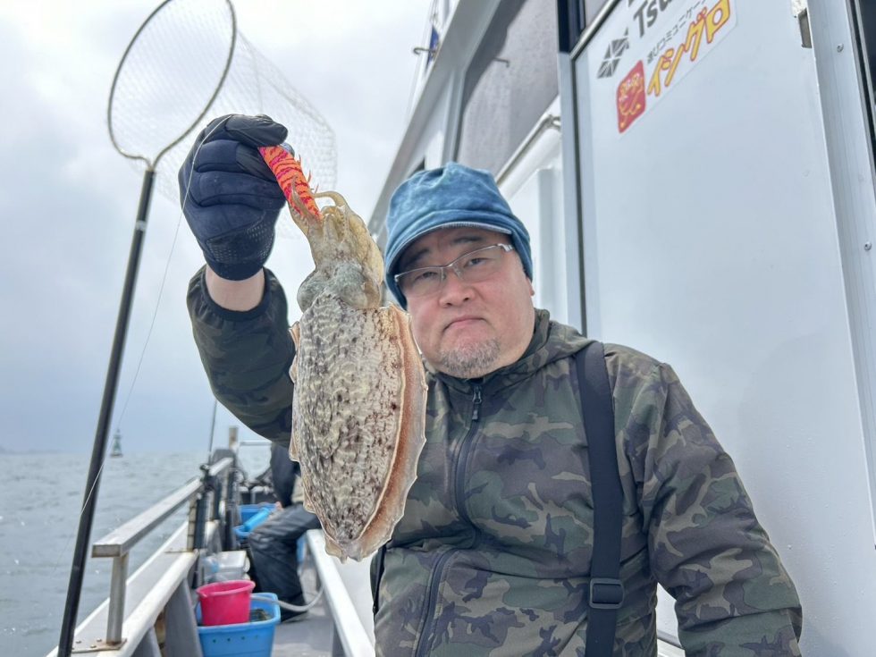 明日イサキ釣り、コウイカ釣り、ともに空き多数