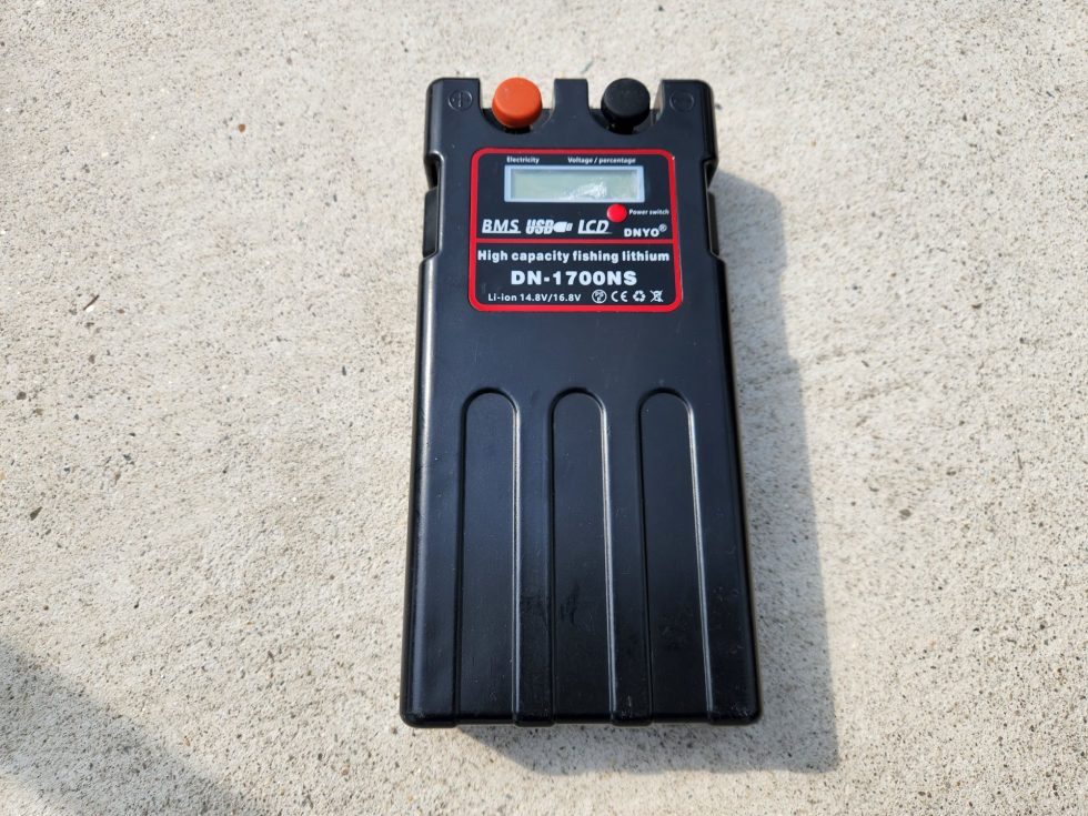 駐車場にバッテリーの忘れありました。連絡下さい