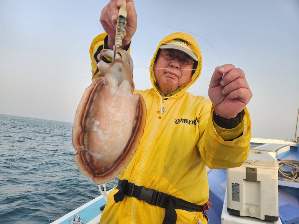明日も２隻に分乗ゆったり釣行です！予約受付中！