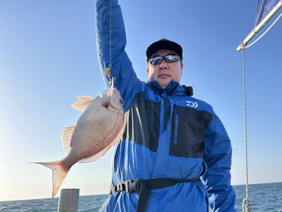 一つテンヤ真鯛釣り、真鯛続々ー!