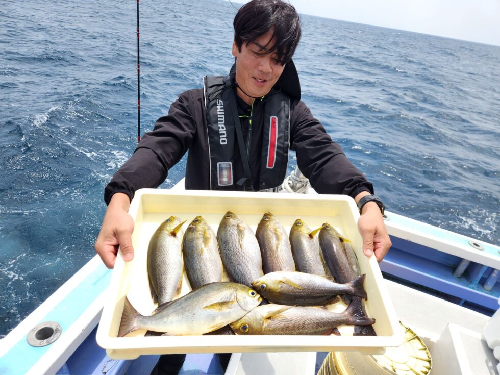 レンタルタックルの方もタナ誘いバッチリで釣りまくり！