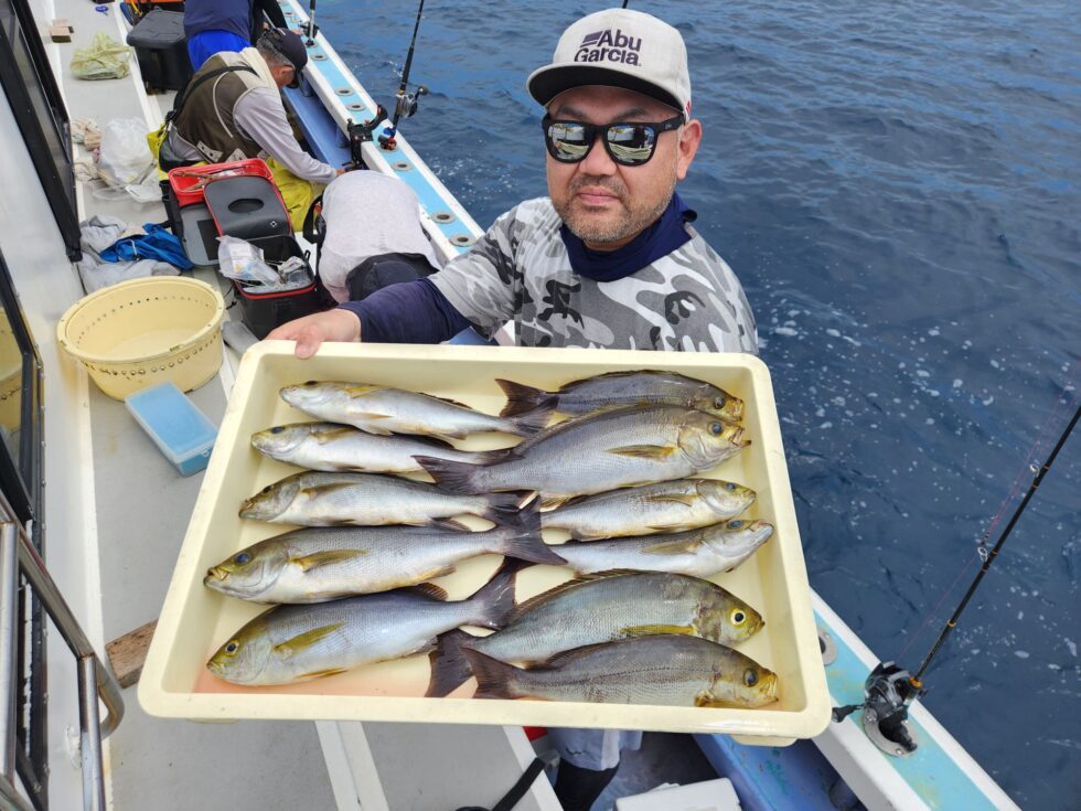 大山沖イサキ出船!サメ、カツオの猛攻で苦戦でした