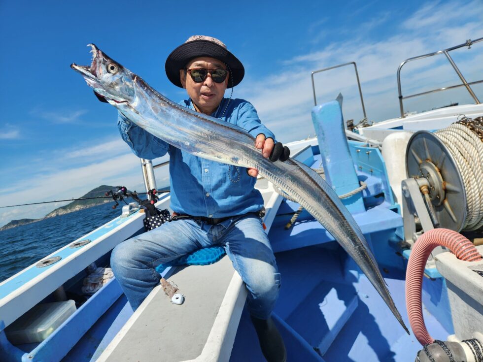 朝イチより極太タチウオ続出！