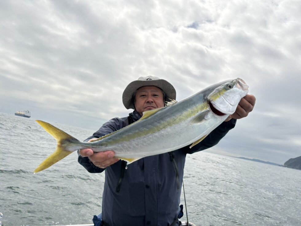 一つテンヤ真鯛釣り、ワラサも続々!
