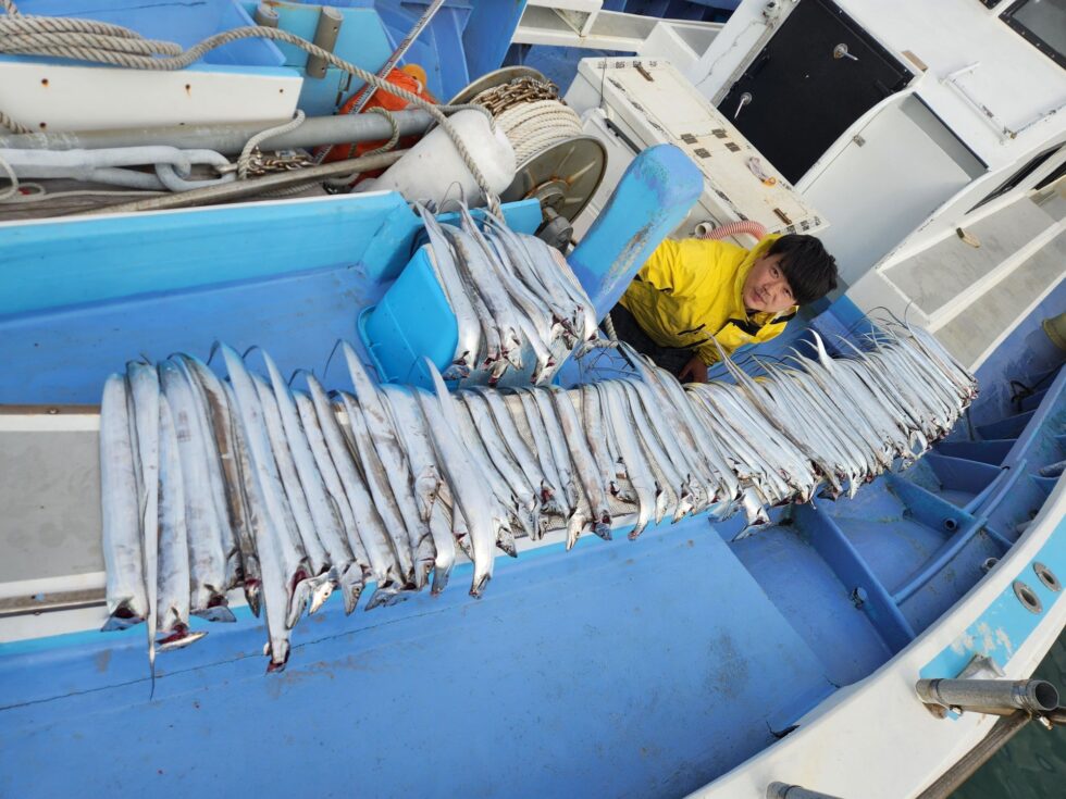 タチウオ入れ食い！竿頭101本！