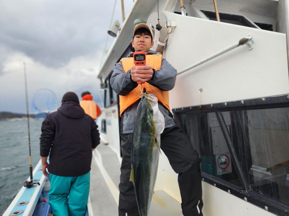 ベイト反応から極太ブリゲット!