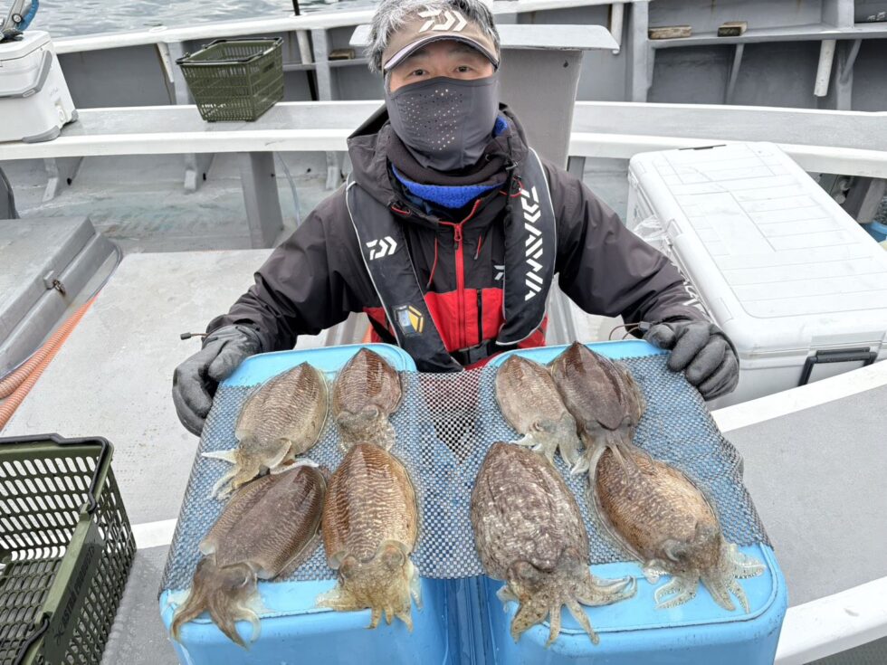 忠栄丸恒例コウイカ釣りが凄い！