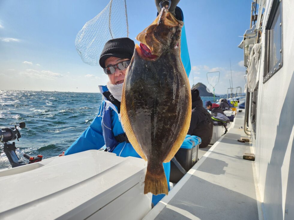 泳がせ船、ヒラメ、ブリ好調ー!