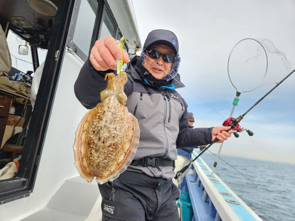 明日(土)もコウイカ2隻分乗します、かなり空き多数。朝の飛び入りOKです