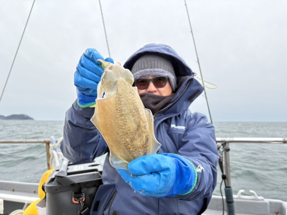 ２隻分乗ゆったり釣行でした。明日(土)もかなり空き多数