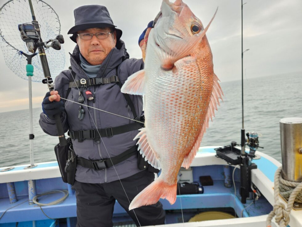 一つテンヤ真鯛釣り出船！２隻分乗出船でした。