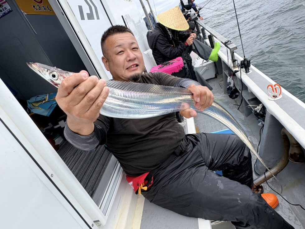 明日(月)もテンヤタチウオ専門出船確定！