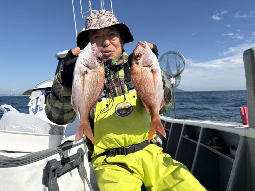 明日(金)ウタセ五目船、一つテンヤ真鯛船、出船確定!空き多数。活きウタセエビたっぷり入荷中ですよ