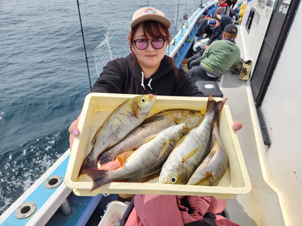 大山沖イサキ釣り、一つテンヤ真鯛釣り、ウタセ五目釣り、予約受付中！