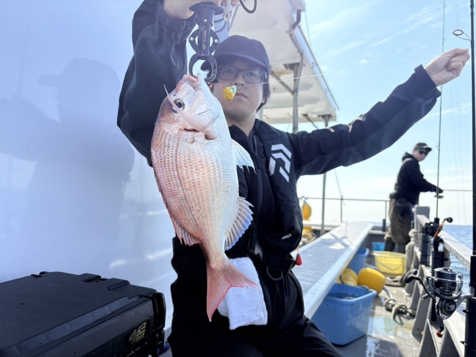 明日(金)イサキ船、一つテンヤ真鯛船、出船確定です!
